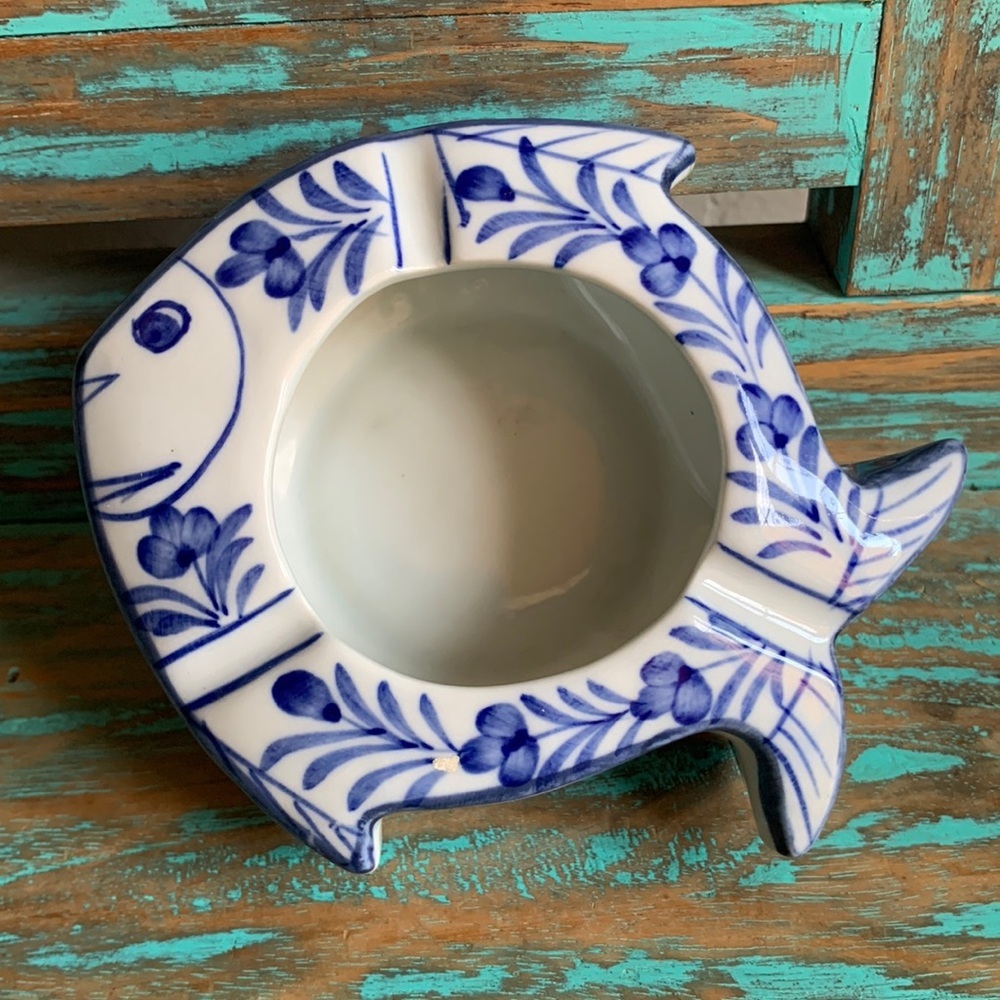 Pier 1 Imports Blue Floral Painted Fish Ashtray Thailand 5”